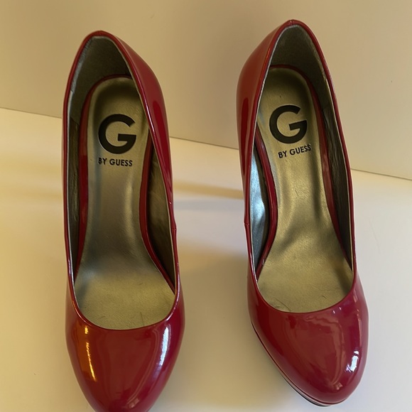 New Red Heels G by Guess - Picture 3 of 8
